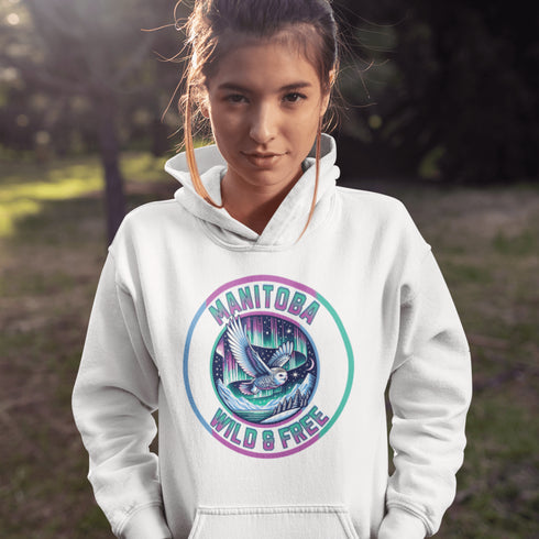 Featuring a stunning graphic of a majestic snowy owl in flight, set against the glowing northern lights, this hoodie embodies the freedom and grace of the province’s untamed wilderness.